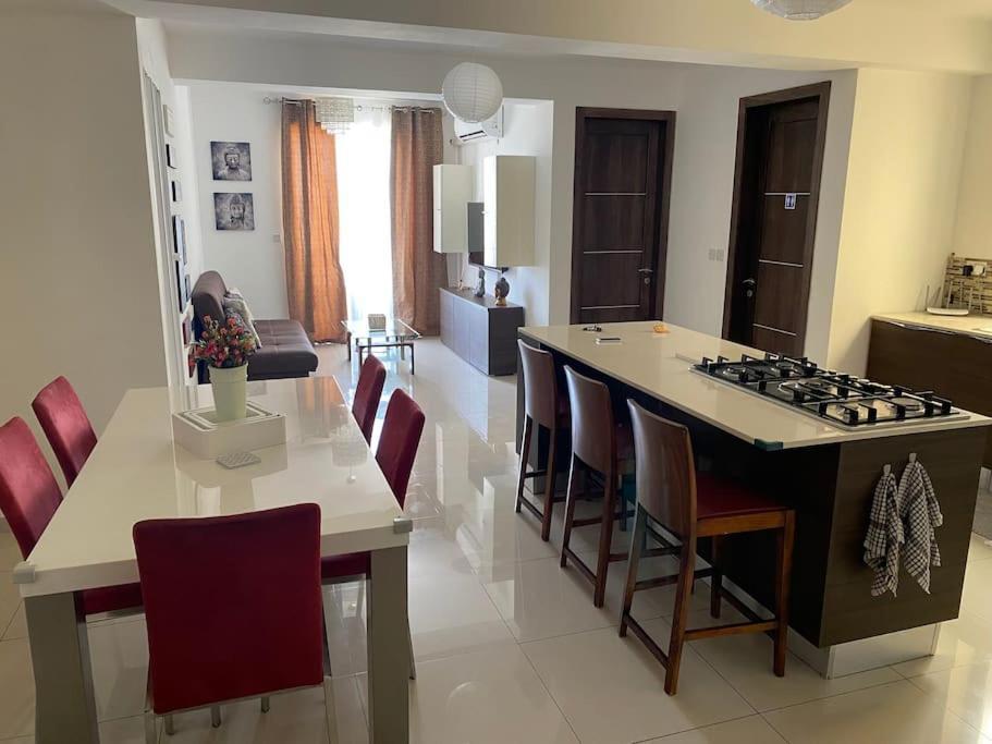 Beautiful And Spacious 2 Double Bedroom Pietà
