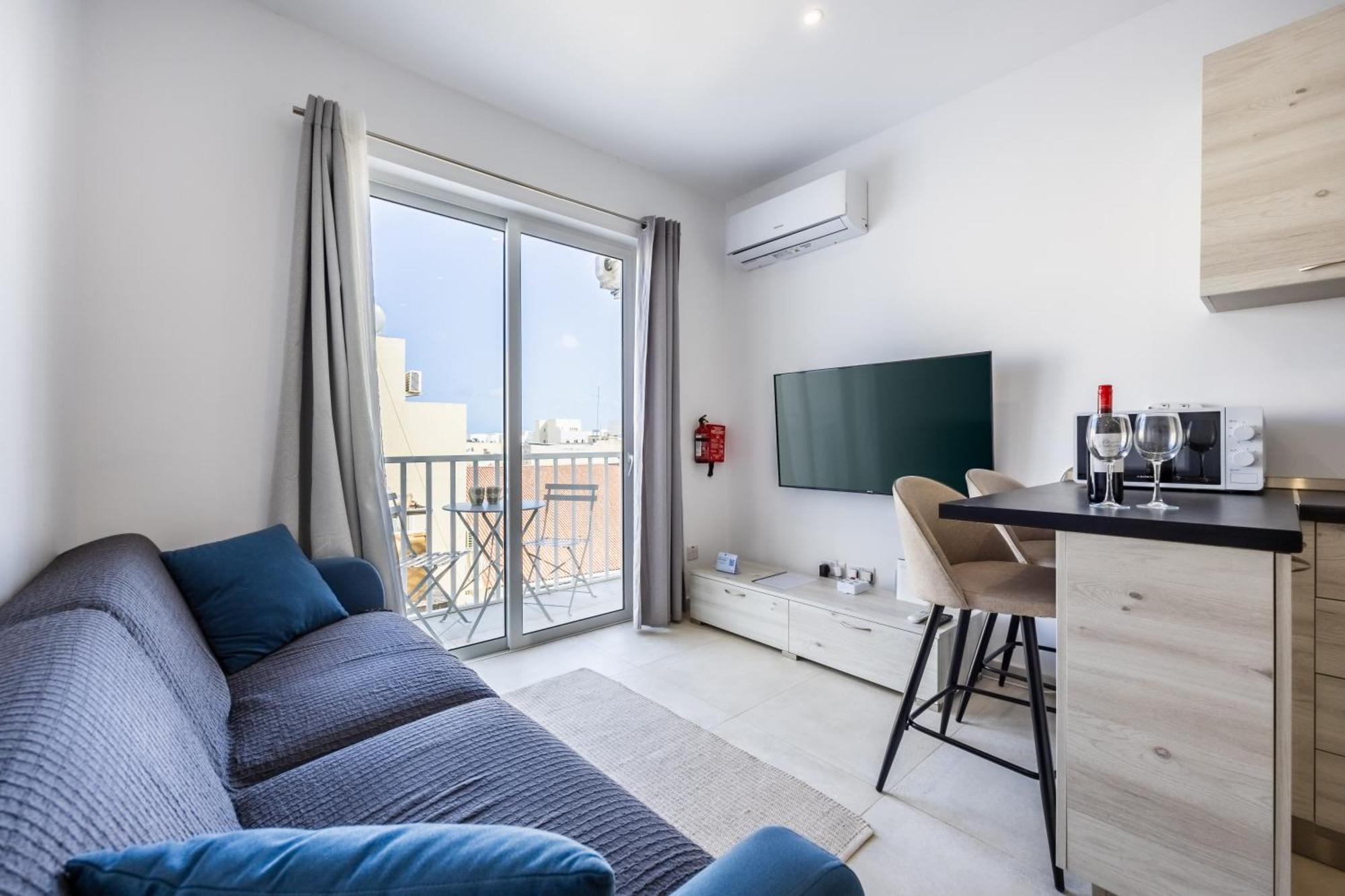 High Floor Family Of 3 - By Solea *