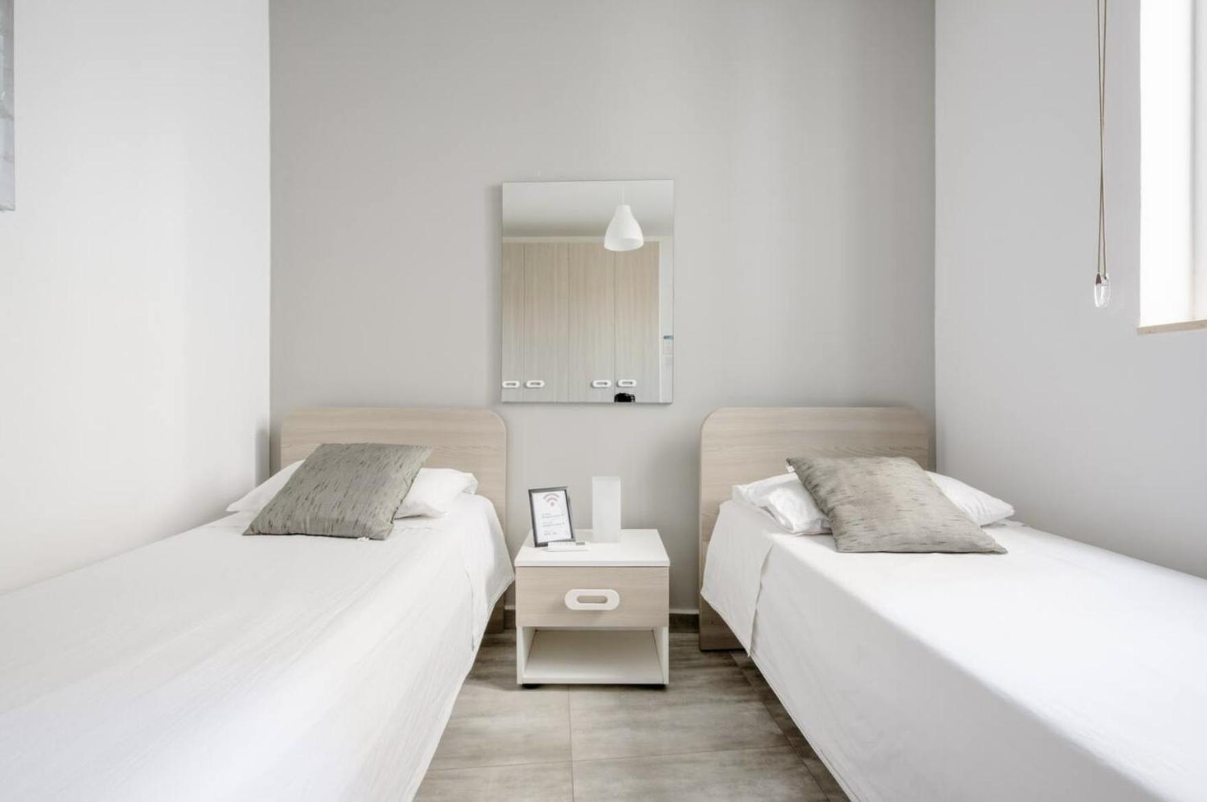 F12 2, Private Two Single Beds Privated Bathroom In Shared Flat