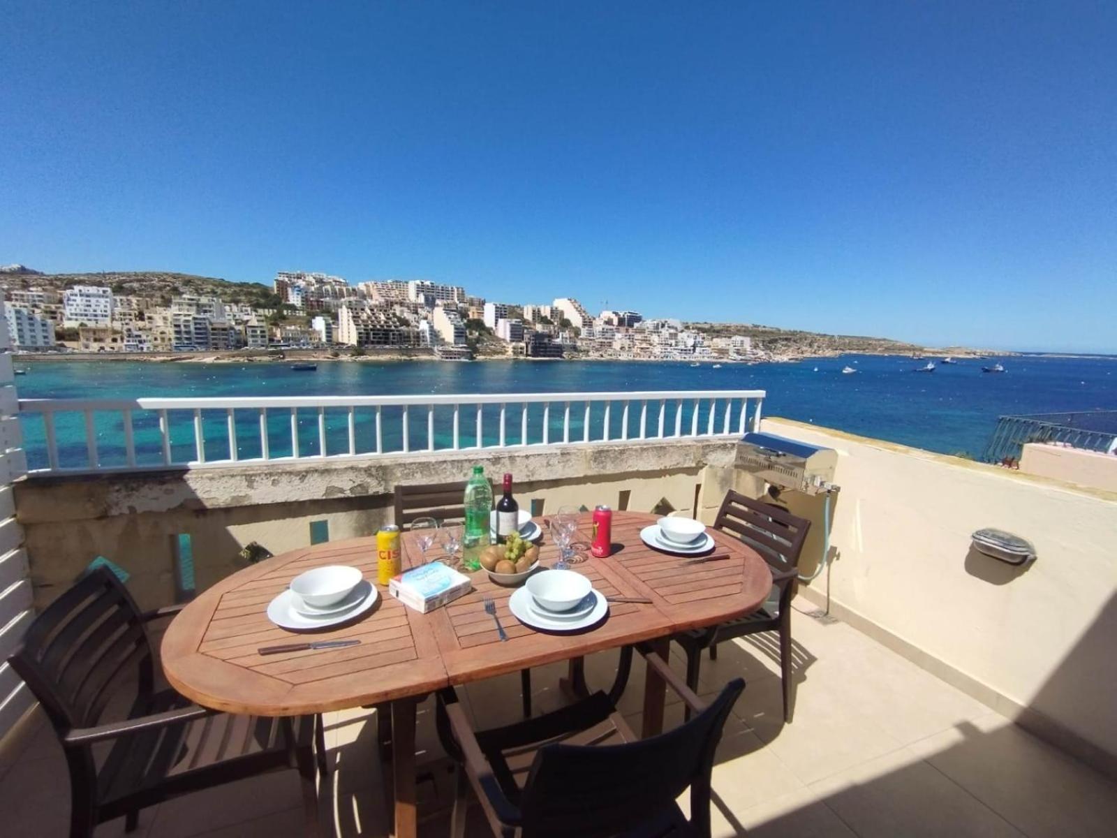 Blue Harbour Seafront Penthouse With Large Terrace With Panoramic Sea Views - By Getawaysmalta Appartamento *