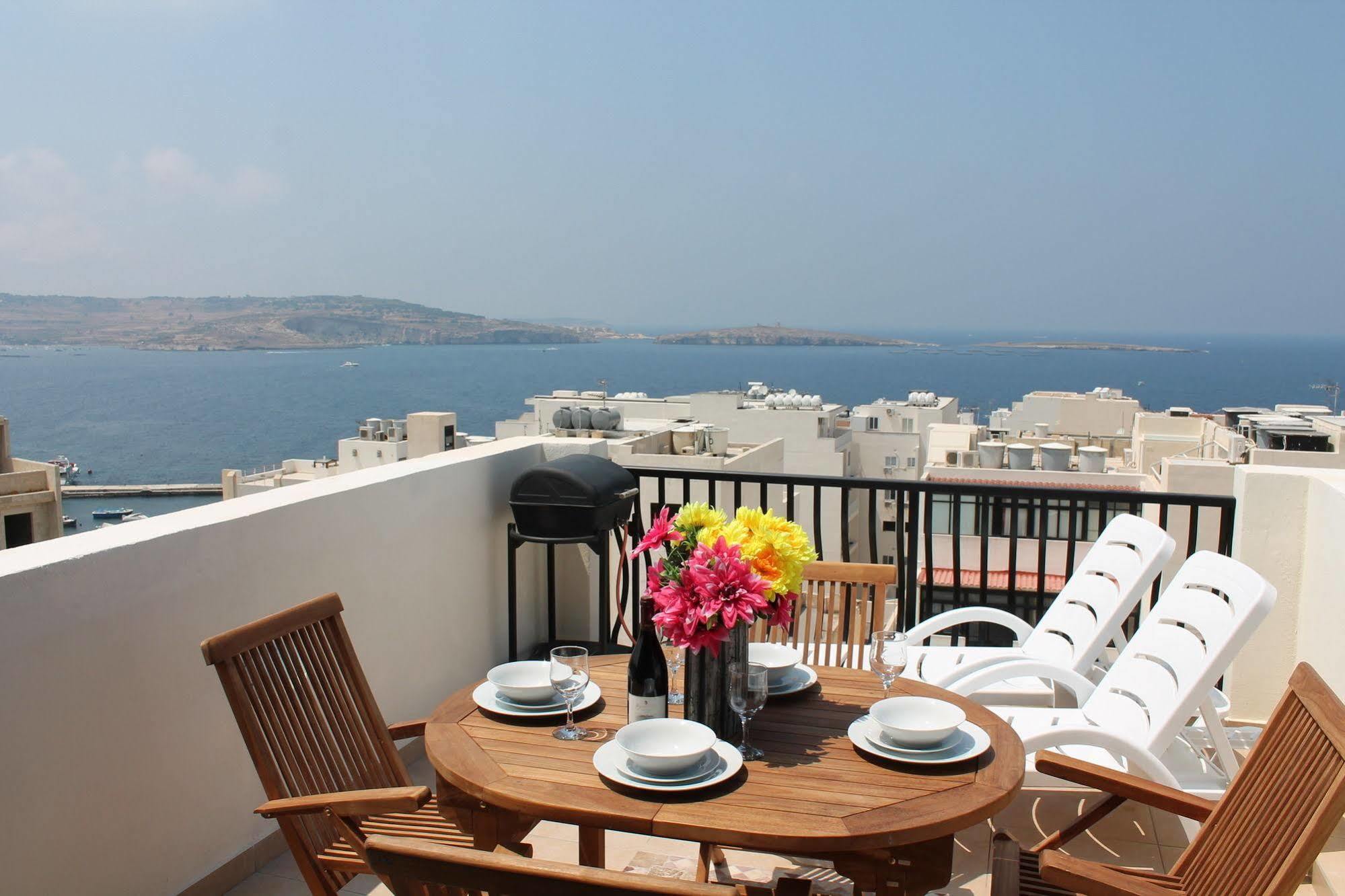 Seashells 2 Bedroom With Sunny Terrace With Stunning Panoramic Sea Views By Getaways Malta Apartmán *
