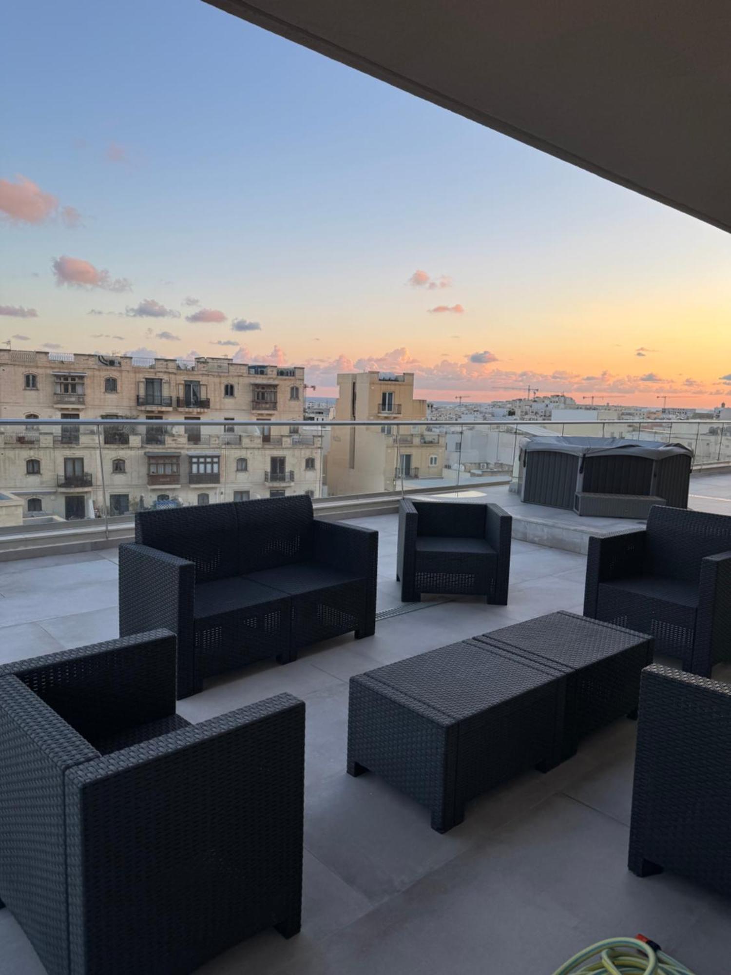 Skyline Soak, Views & Jacuzzi Appartamento *