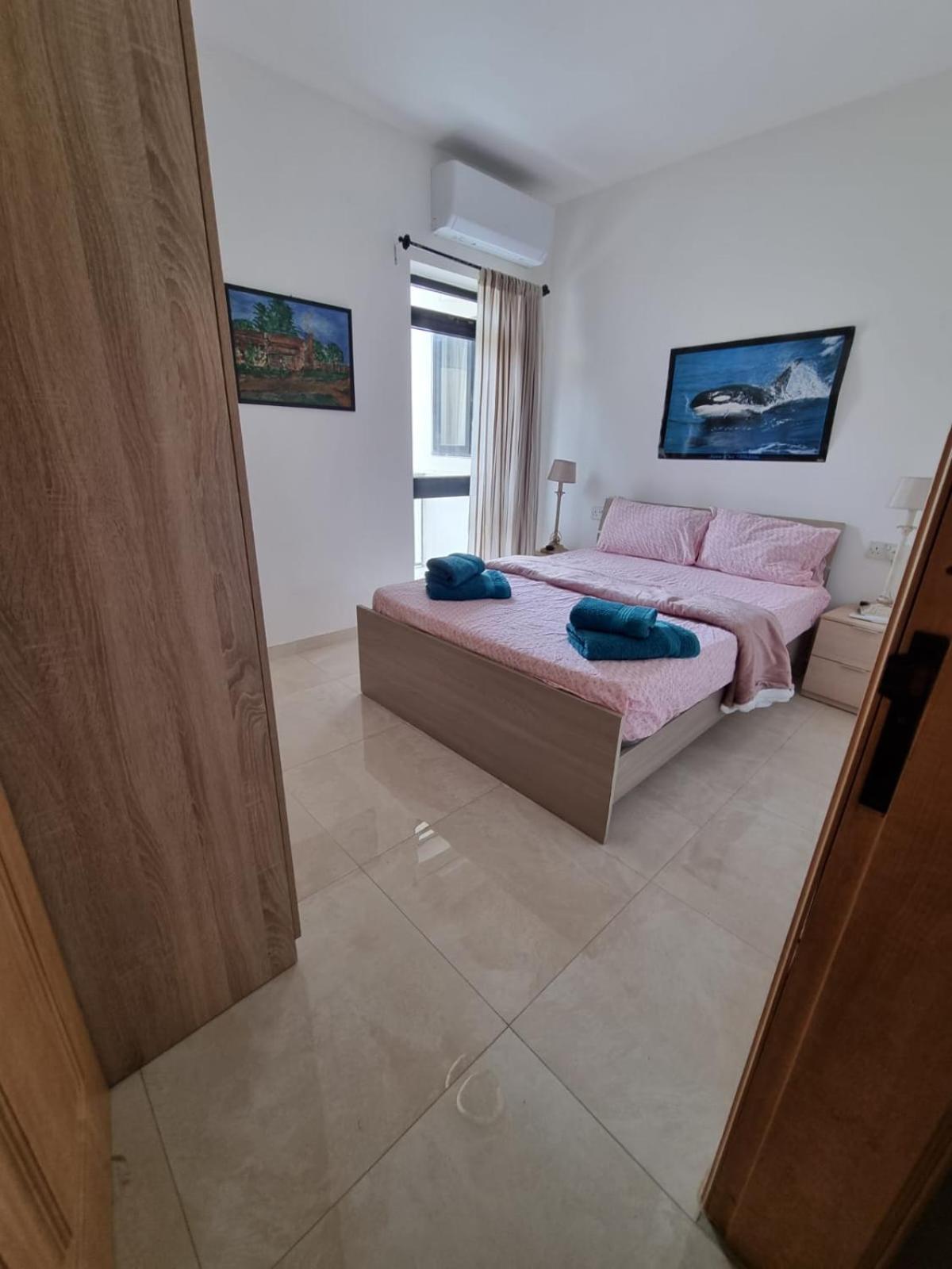 Modern Three Bedroom In Center Bugibba * Сент-Полс-Бей